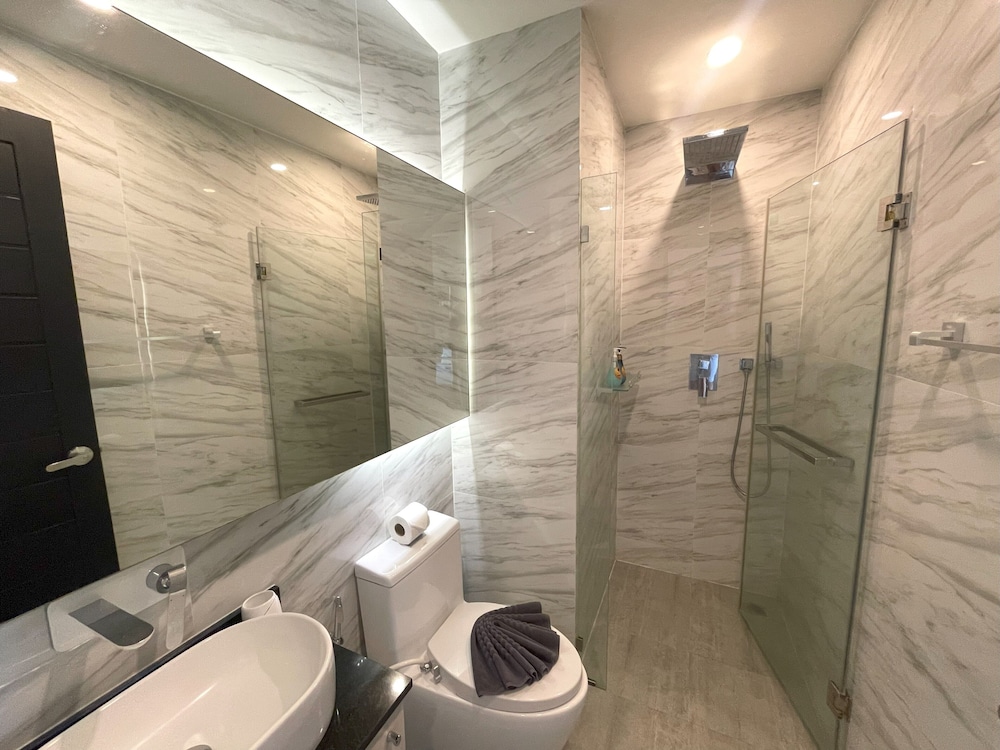 Panoramic Studio, 1 King Bed, Sea View photo 2