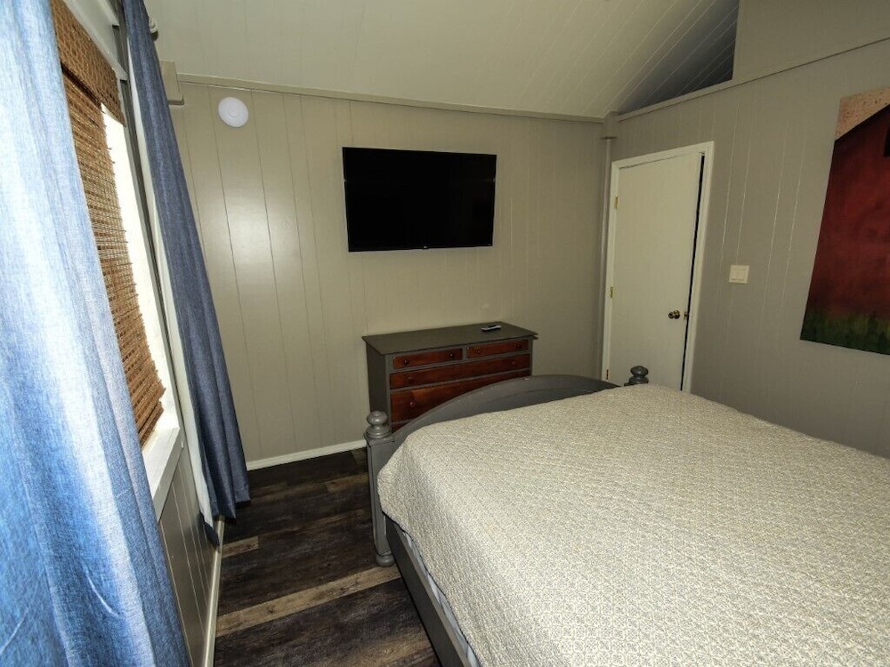 Lake View, Modern Cabin Lake Texoma, Screened Patio, Kitchenette - No Pets