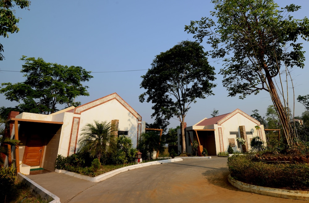 Deluxe Bungalow, 1 Double or 2 Twin Beds, Hill View photo 2