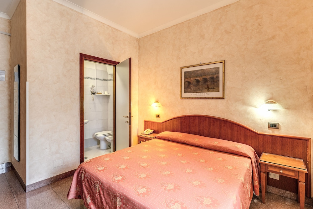 Standard Double Room photo 3