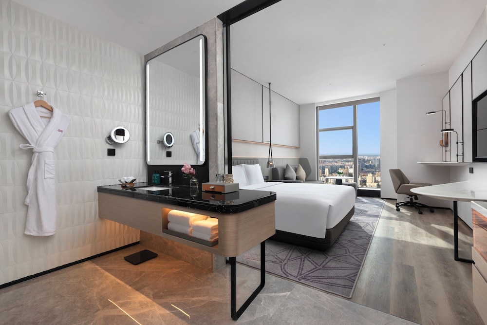 Standard Room, 1 King Bed