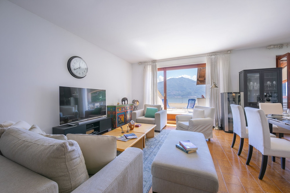 Family Apartment, Multiple Bedrooms, 2 Bathrooms, Beachside (Bella Menaggio Terrazzo)
