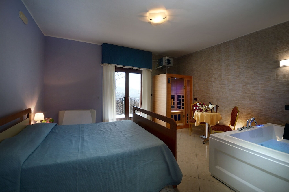 Suite, 1 Double Bed (with balcony)