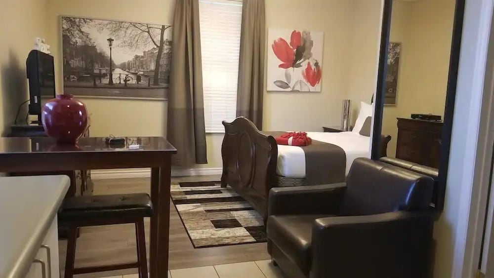 Suite #12 - 18 photo 1