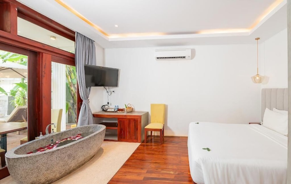 Grand Suite Room Access To Pool