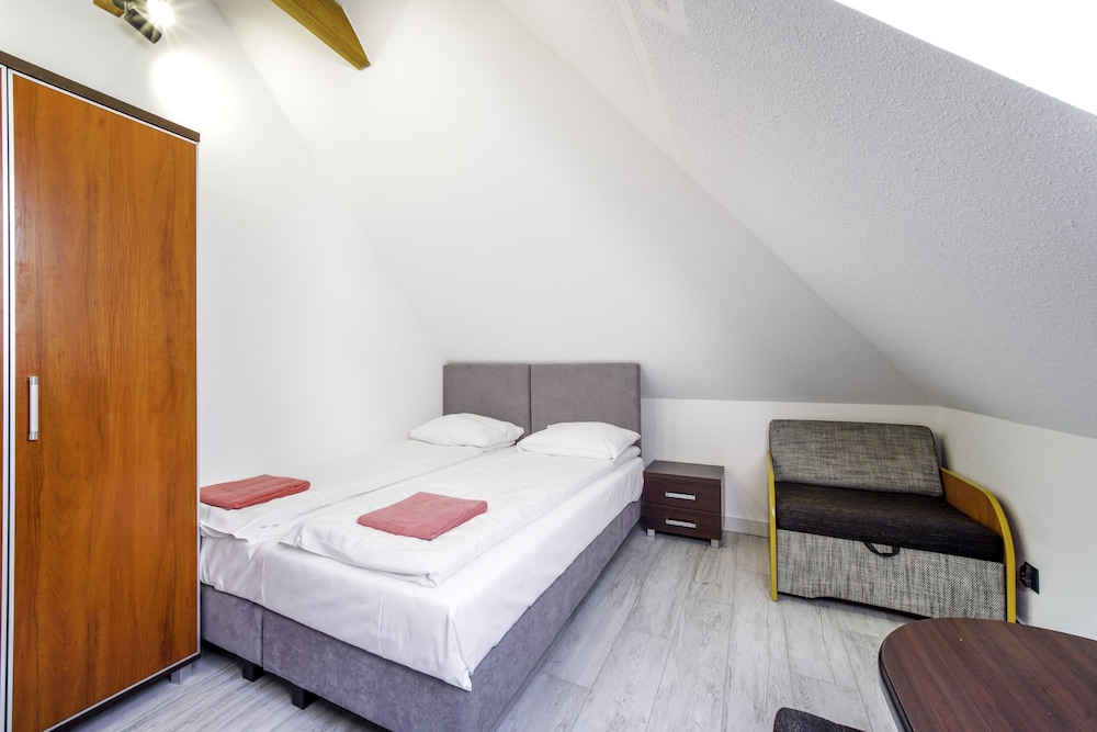 Room - Photo 5
