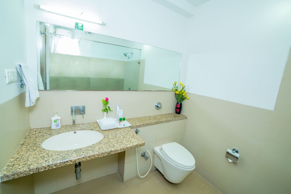 Suite - Photo 10