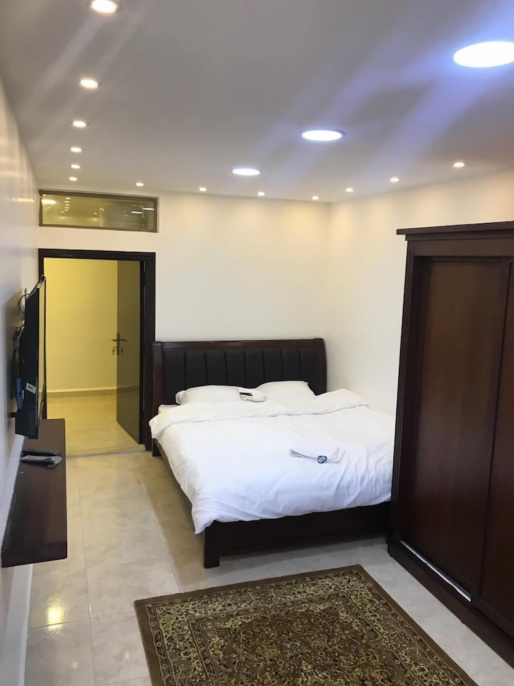 Deluxe Room, 1 Queen Bed photo 1