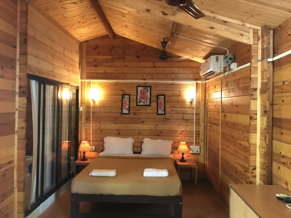 Executive Room, Smoking