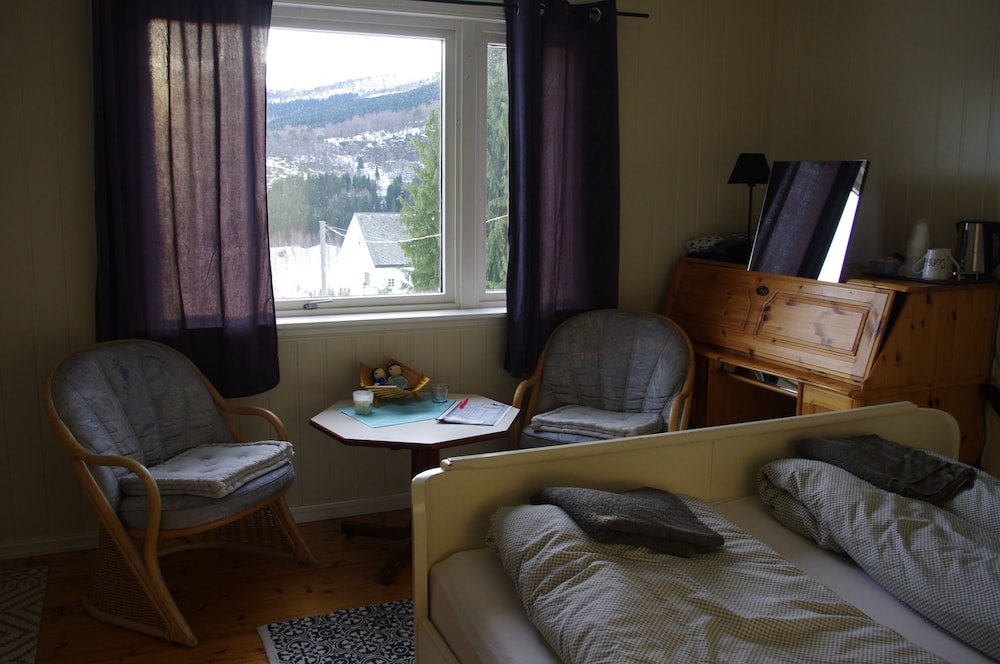 Standard Room, 1 King Bed photo 2