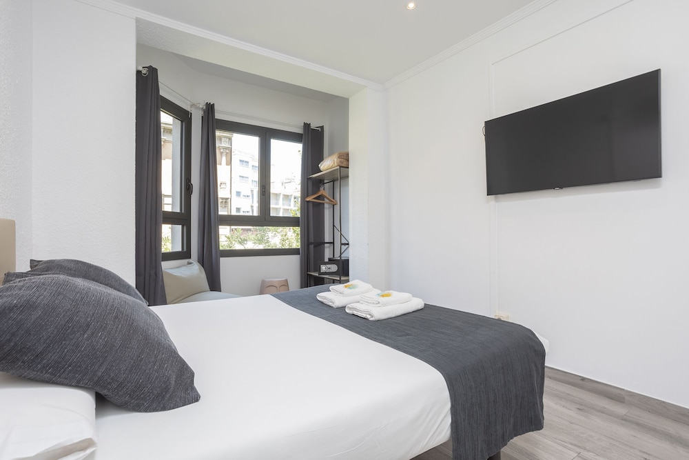 Basic Double Room, Non Smoking, City View photo 3