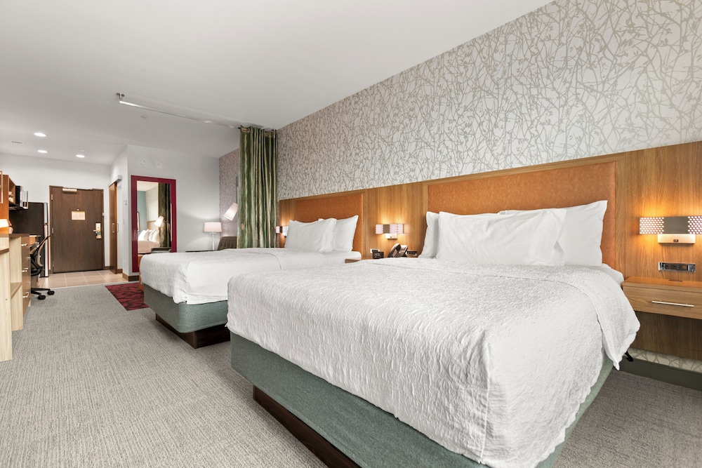 Studio, 2 Queen Beds, Accessible (Mobility, Hearing, Roll-In Shower) - Photo 2