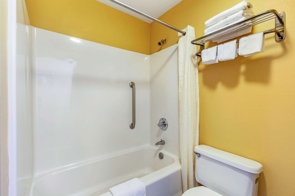 Standard Room, 2 Double Beds, Smoking - Photo 2