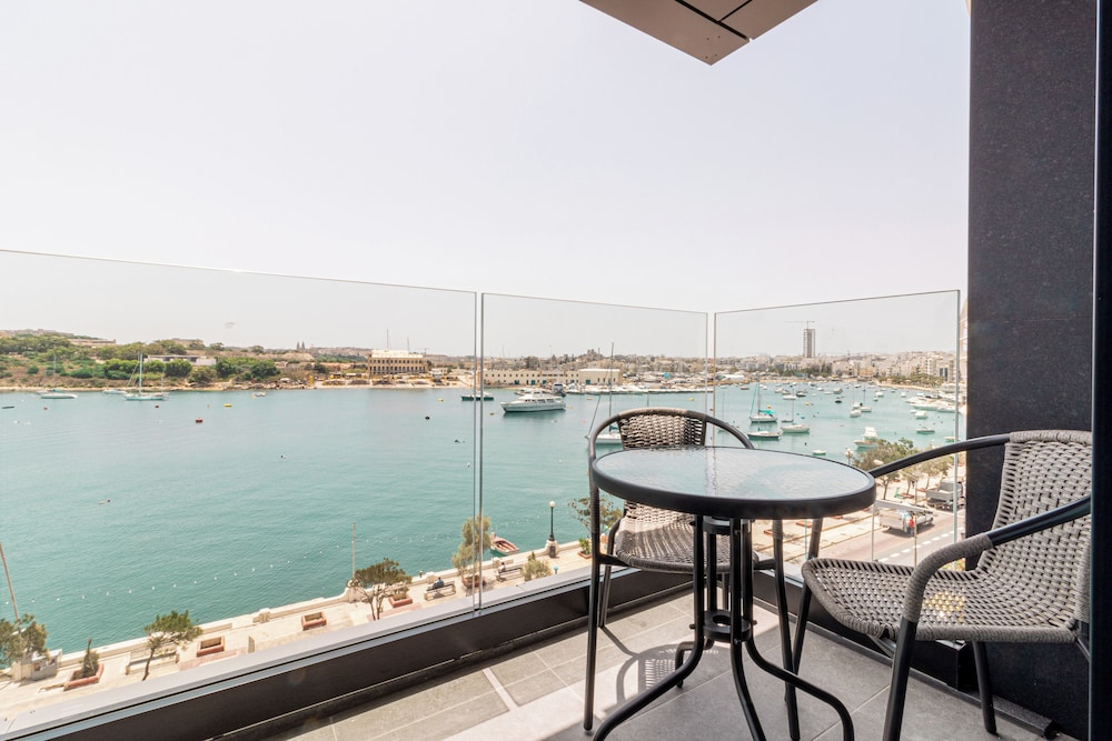 Deluxe Double or Twin Room, Sea View - Photo 1