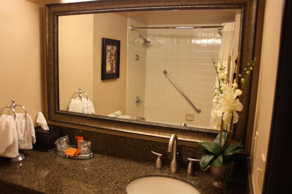 Premier Suite, 1 King Bed, Non Smoking - Photo 4
