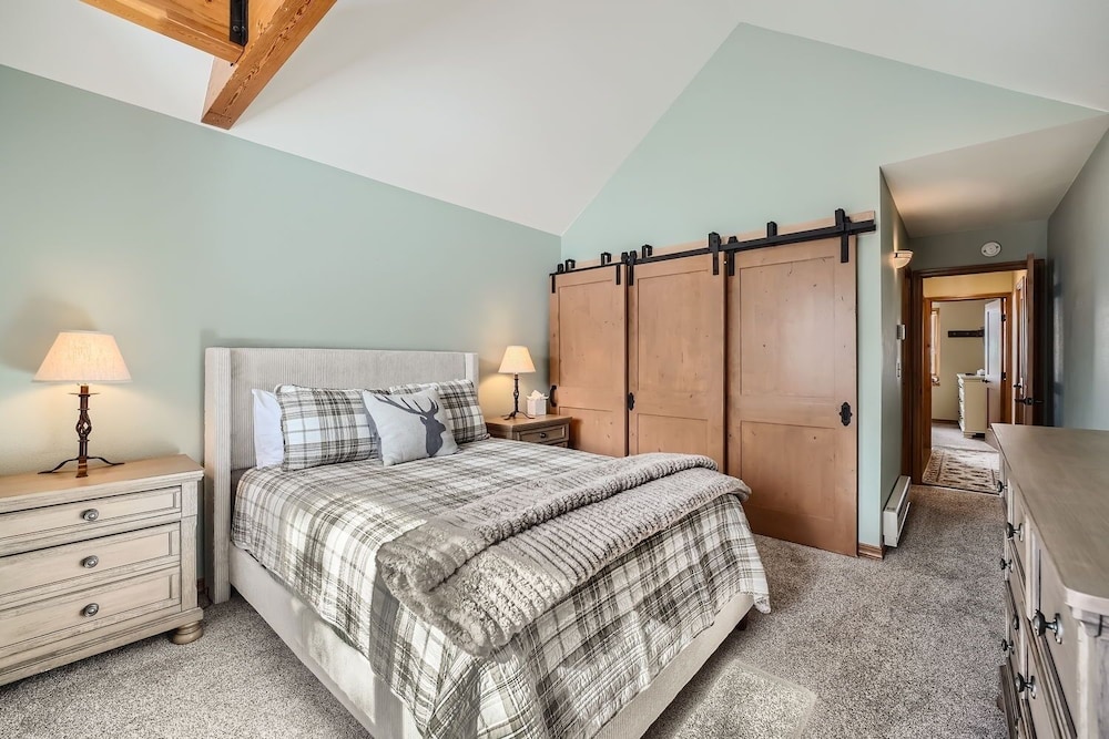 Townhome, 2 Bedrooms photo 2