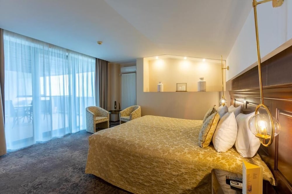 Presidential Apartment photo 3
