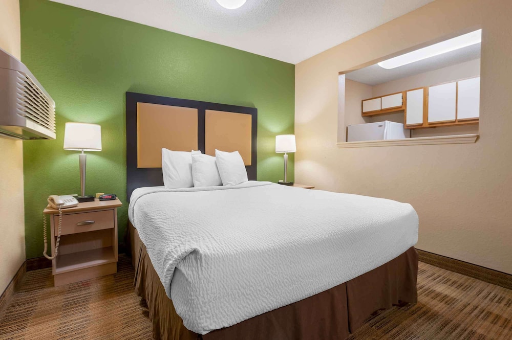 Deluxe Studio, 1 Queen Bed with Sofa bed, Non Smoking photo 2