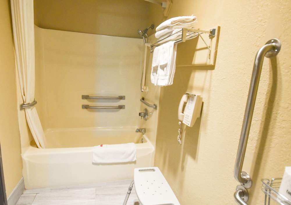 Room, 1 Queen Bed, Accessible, Non Smoking (Mobility) - Photo 4