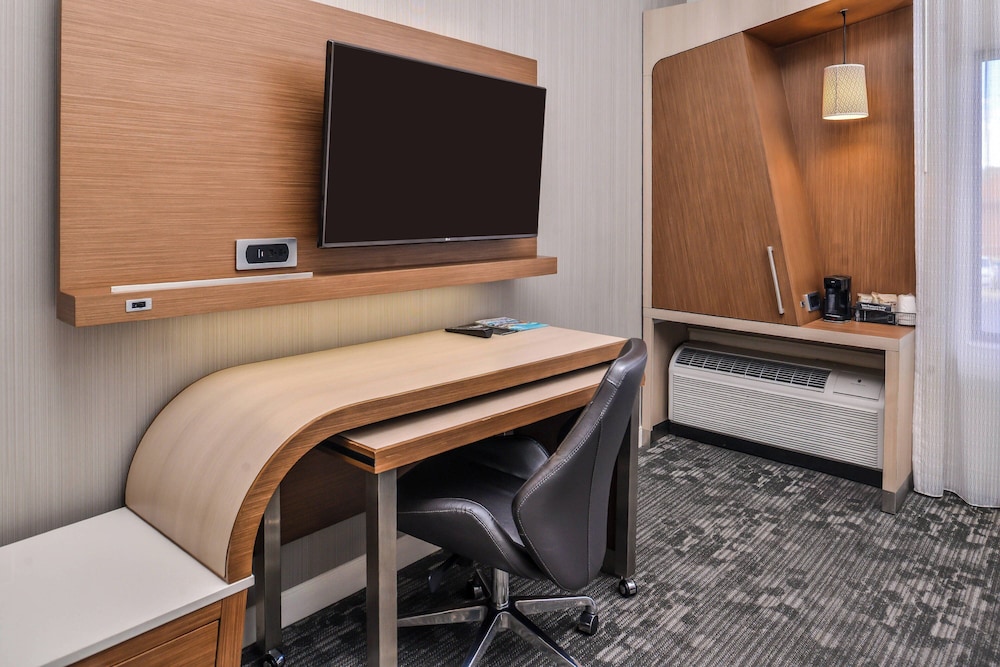 Suite, 1 King Bed with Sofa bed (Mobility/Hearing Access, Roll-In Shwr) - Photo 4