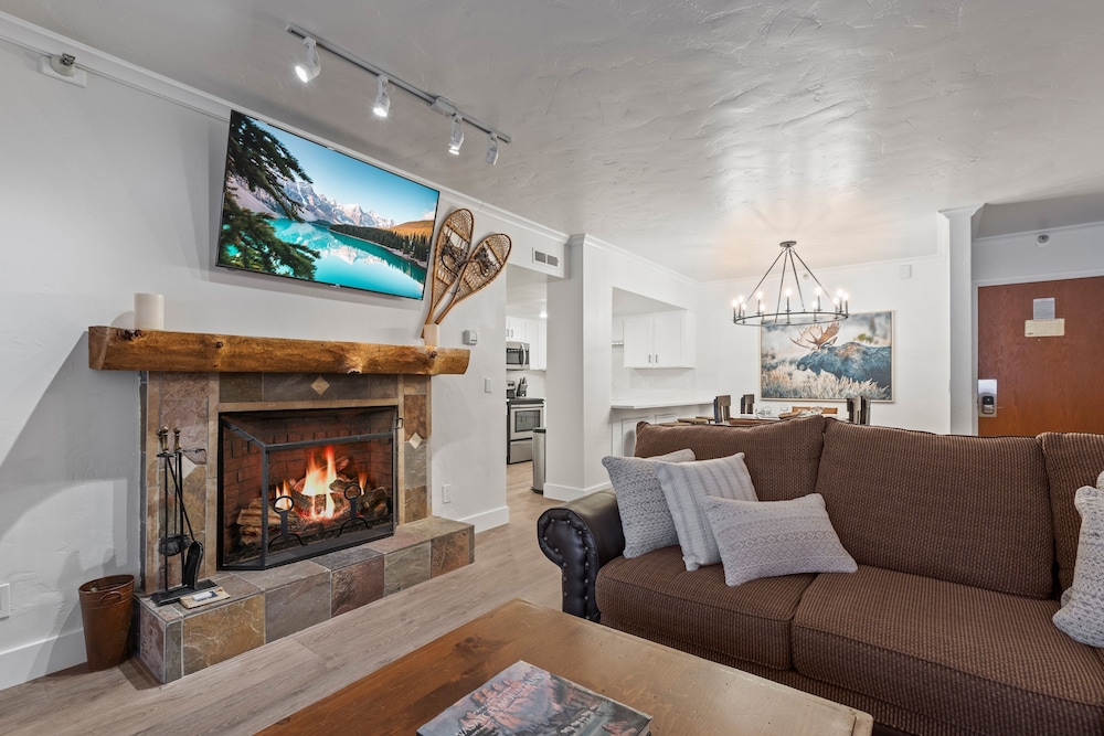 Condo, 2 Bedrooms