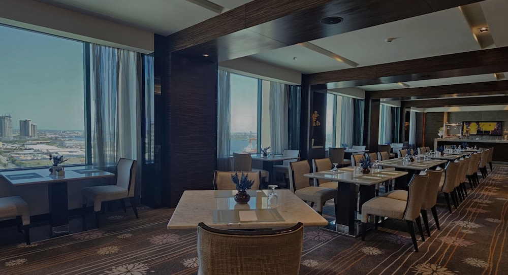 Business Room, Club Lounge Access
