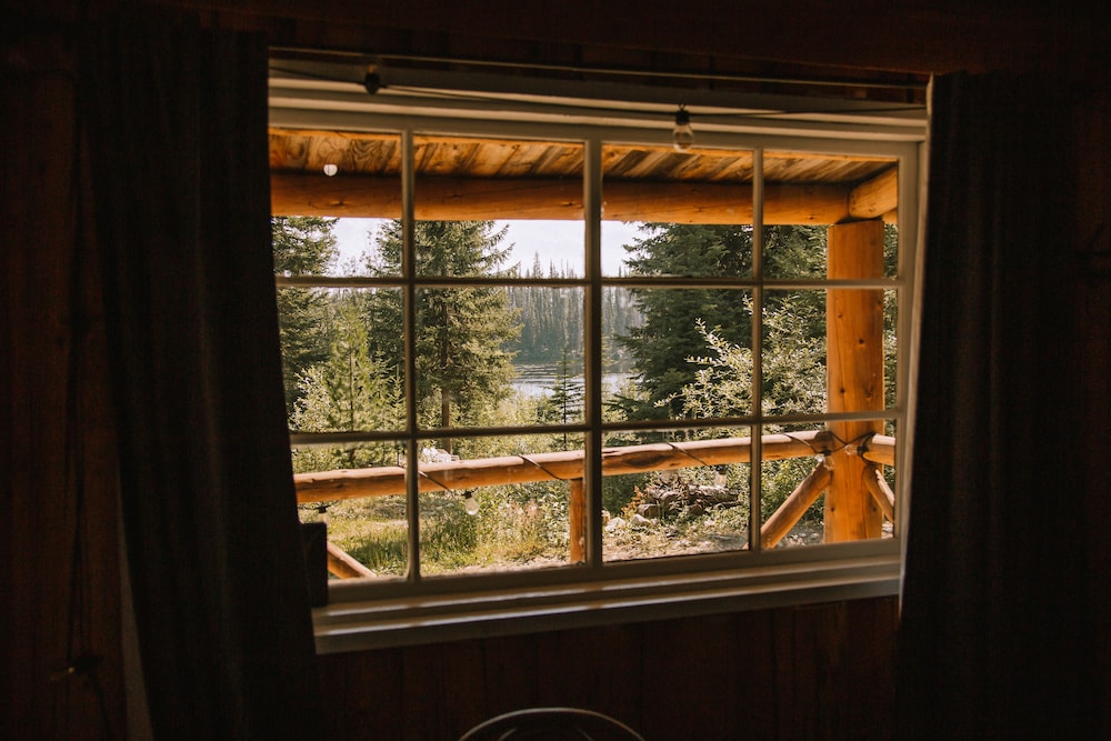 Cabin #1 The Bugs (2 bedrooms)