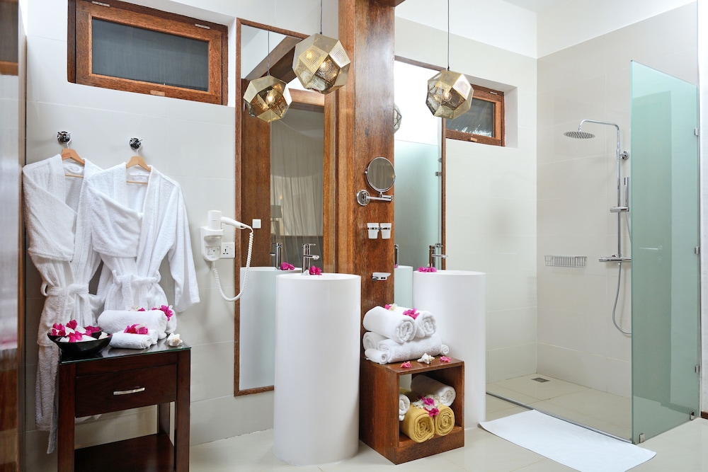 Seafront Luxury Villa photo 2