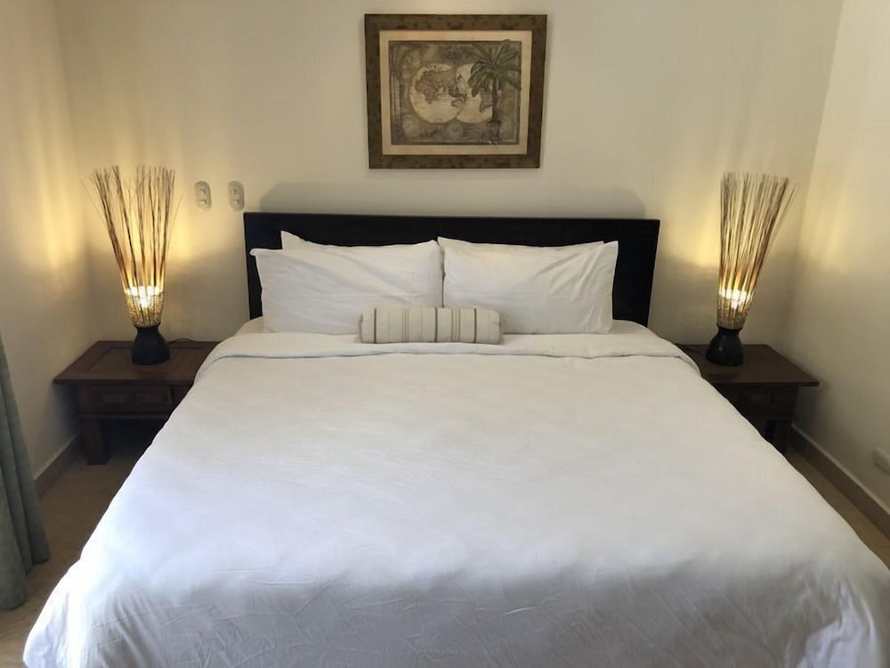 Condo (Terrific 2BR 1st Floor Unit is Sure t)