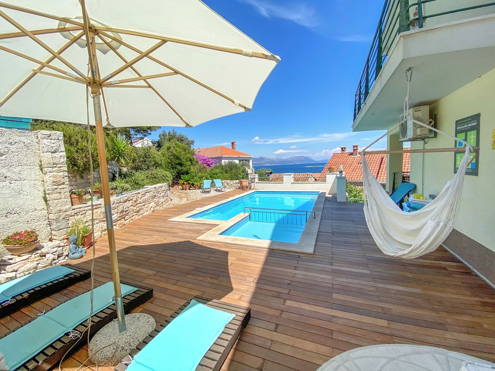 Comfort Apartment, Partial Sea View, Poolside