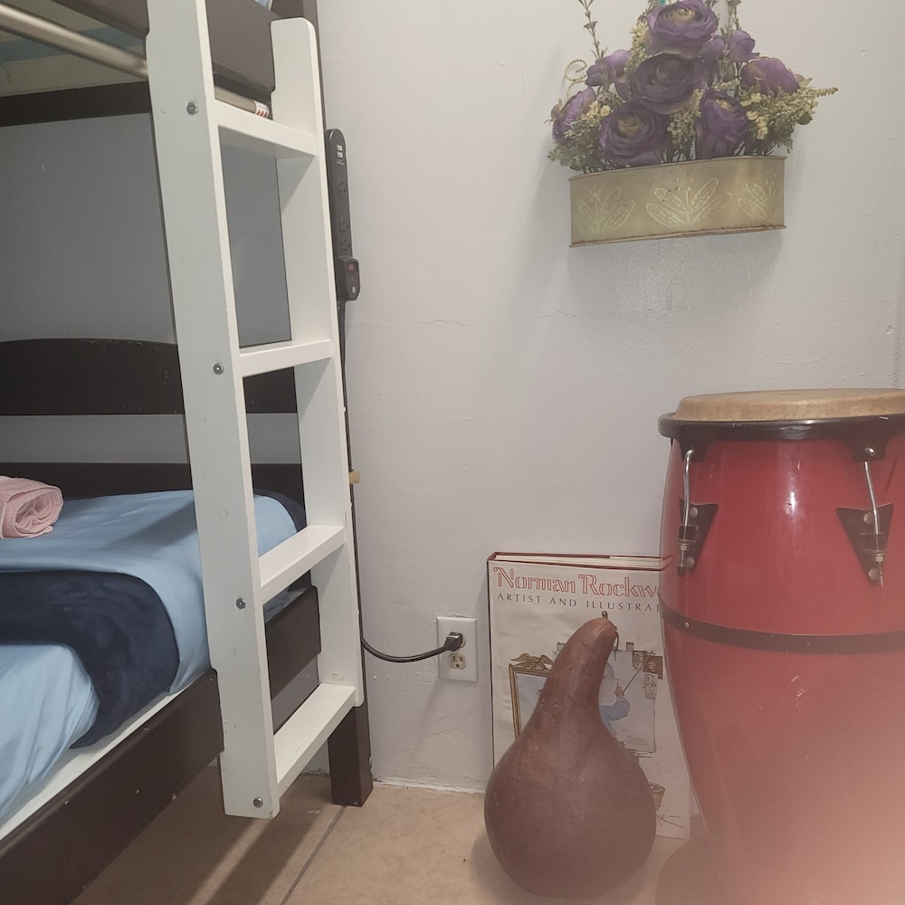 Private Room, 1 Top/Bottom Bunk Twin Beds, Shared Bathroom photo 1