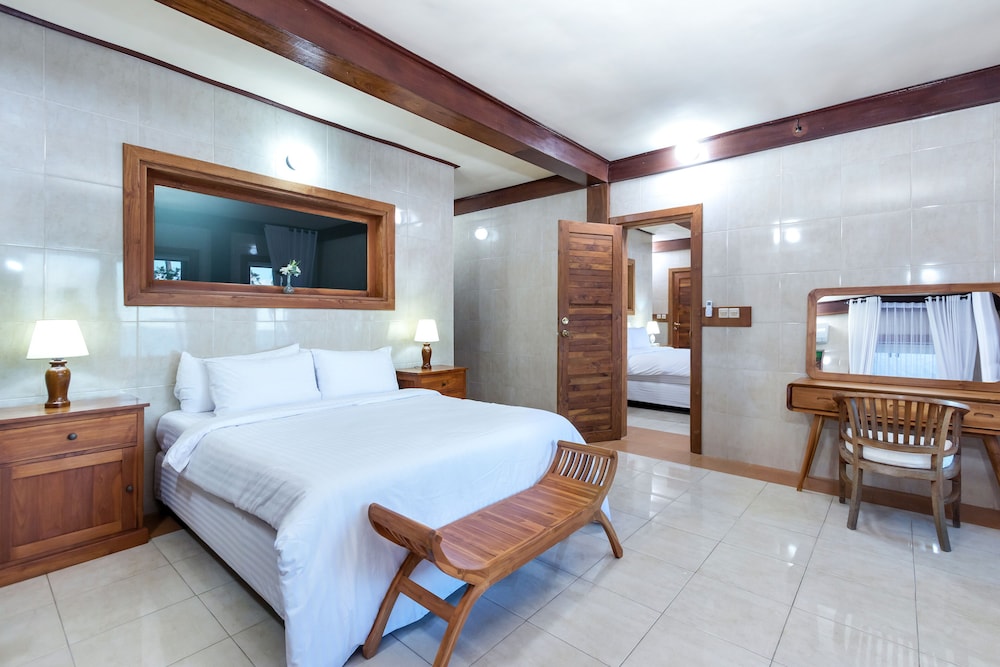 6 Bedroom Beachfront Pool Villa photo 3