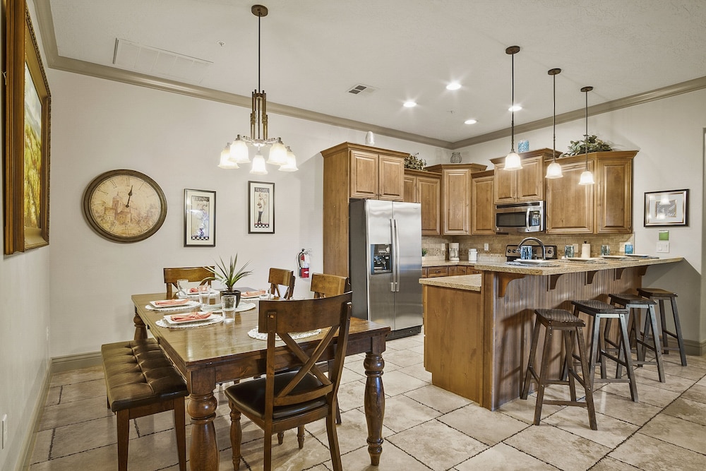 Condo, Multiple Beds, Hot Tub, Mountain View photo 2