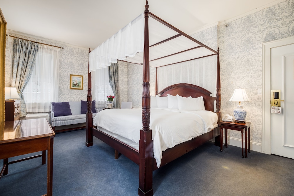 Deluxe Room, 1 King Bed - Photo 1