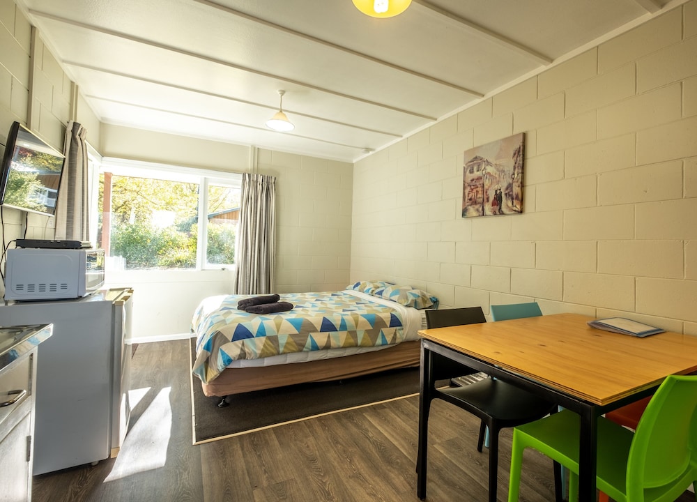 One Bedroom Kitchen Cabin Plus (Shared Bathroom) photo 1