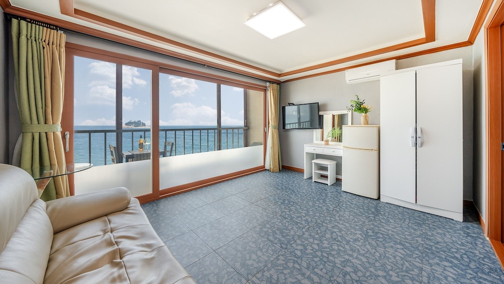 Basic Room, 1 Bedroom (Room 201 Pension(Ocean View/BBQ))