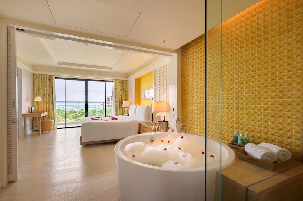 Suite, 1 Bedroom, Pool View photo 3