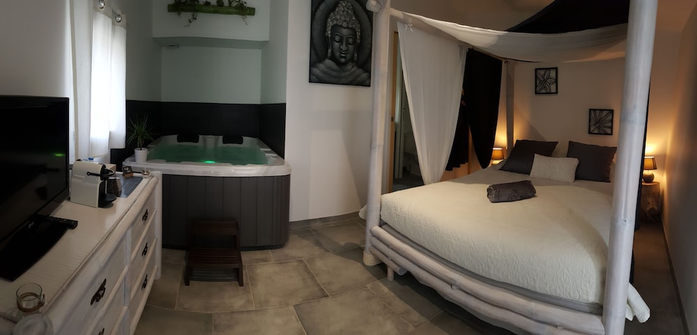 Double Room (Bambou)