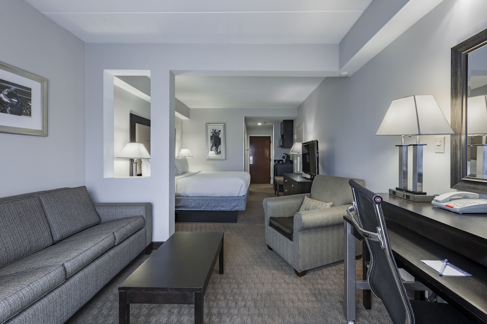 Suite, 1 King Bed with Sofa bed (Living Area) - Photo 1