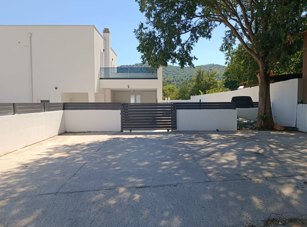 House (Three Bedroom Holiday Home)