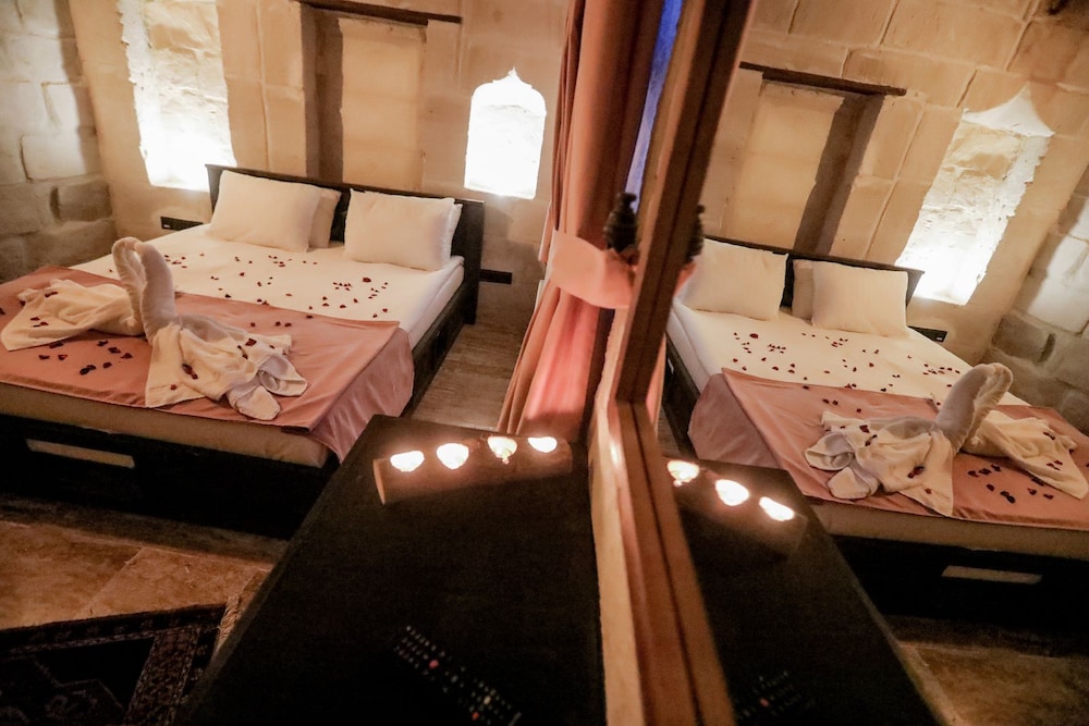 Deniz Stone Room - Photo 13