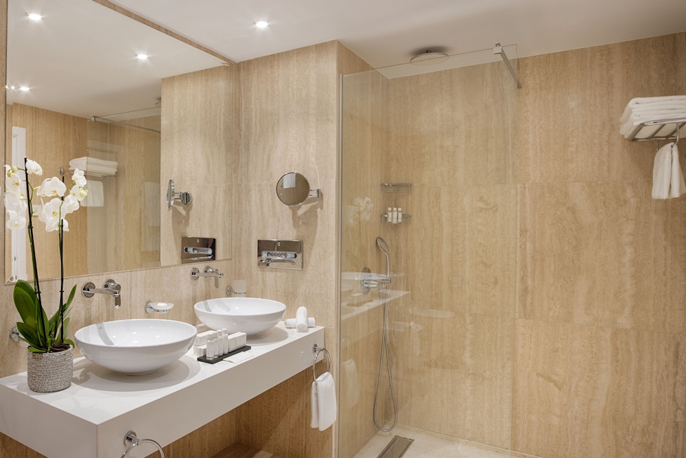 Deluxe Suite, Sea View - Photo 3