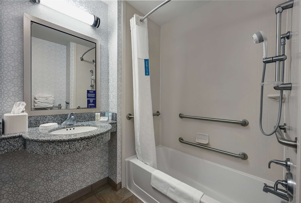 Room, 2 Queen Beds, Accessible, Non Smoking - Photo 9