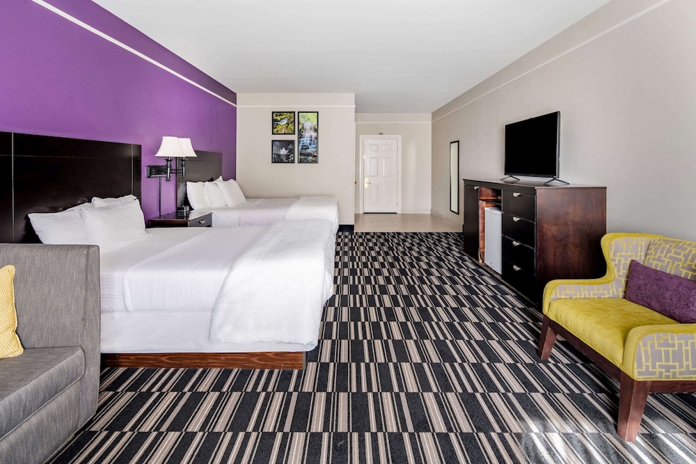 Room, 2 Queen Beds, Accessible, Non Smoking (Mobility Accessible) - Photo 1