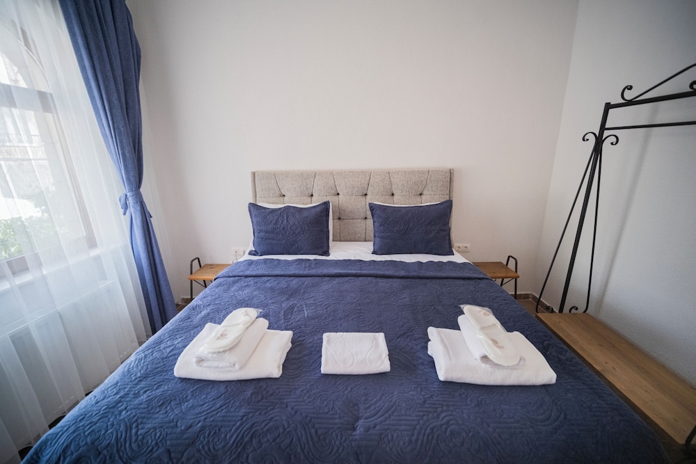 Deluxe Art Double Room With Balcony (Garden View) - Photo 6
