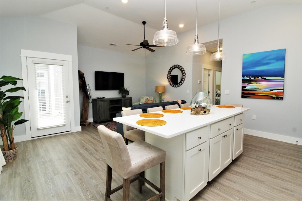 Superior Condo, 2 Bedrooms, Hot Tub photo 3
