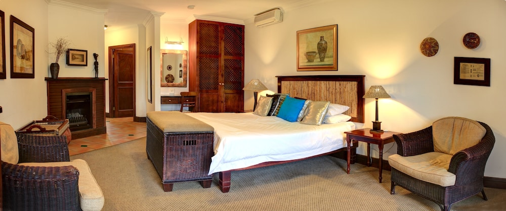 Deluxe Room - Photo 13