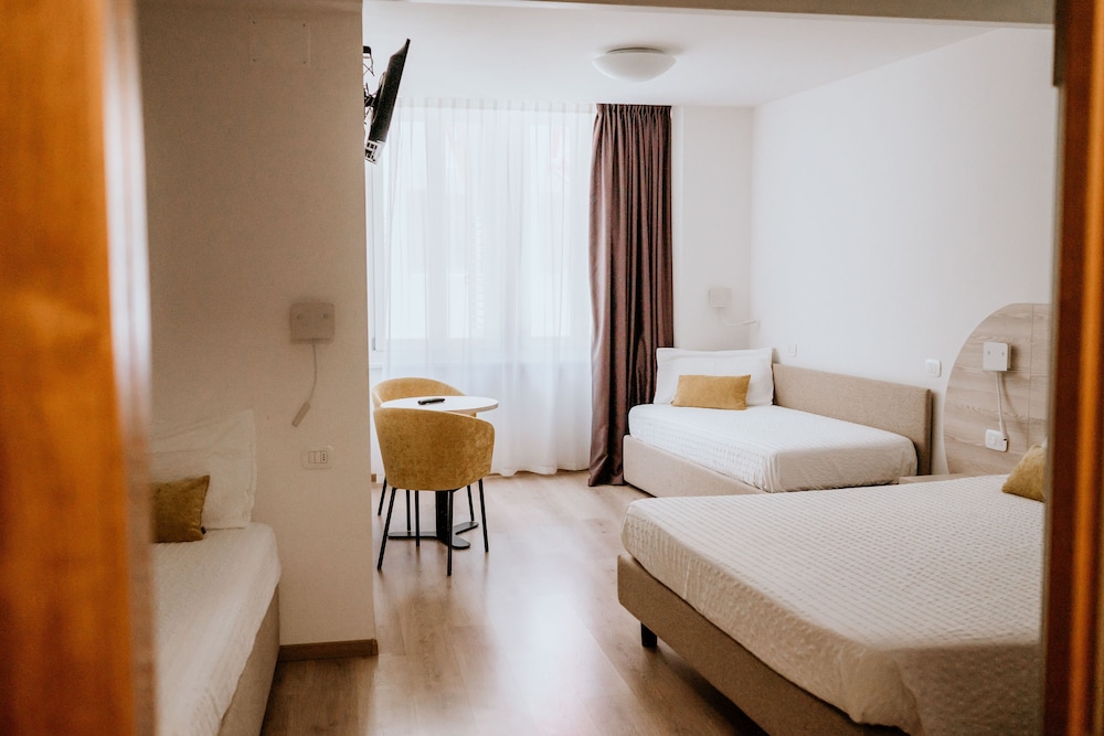 Comfort Quadruple Room, City View