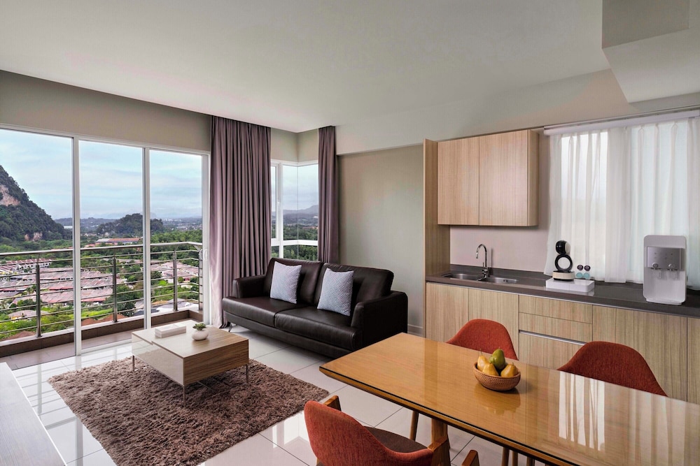 3 Bedroom Deluxe Suite Horizon View