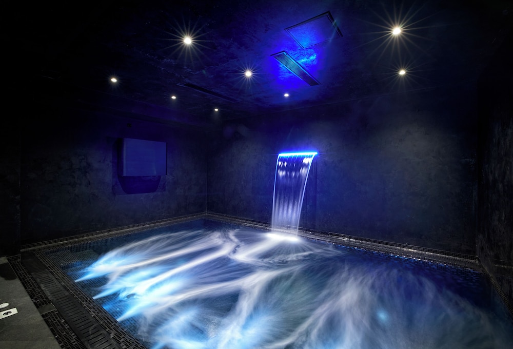 Signature Suite, Private Pool (Balcony)